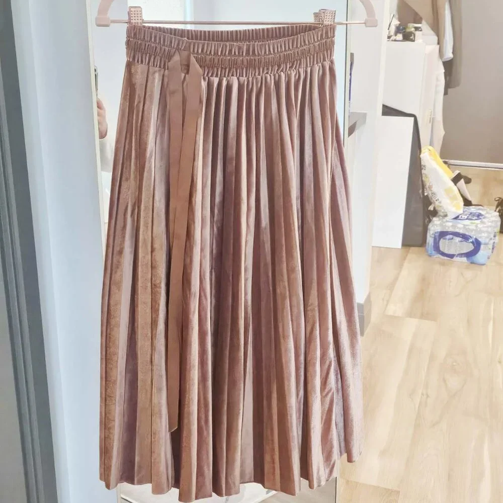 Sincethen Plum Pink Velvet Pleated Midi Skirt with elastic waistband Size S